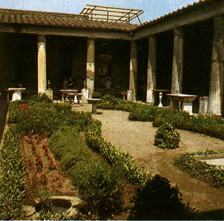 Giardino del I sec. d.C., riportato alla luce a Pompei e ripiantato.
